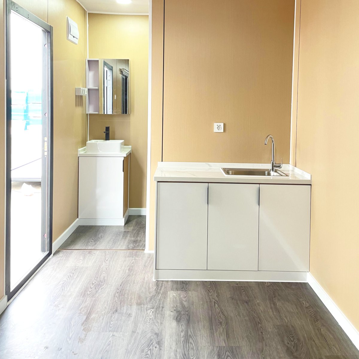 [CLEARANCE] 40ft Container House with 1 Bathroom