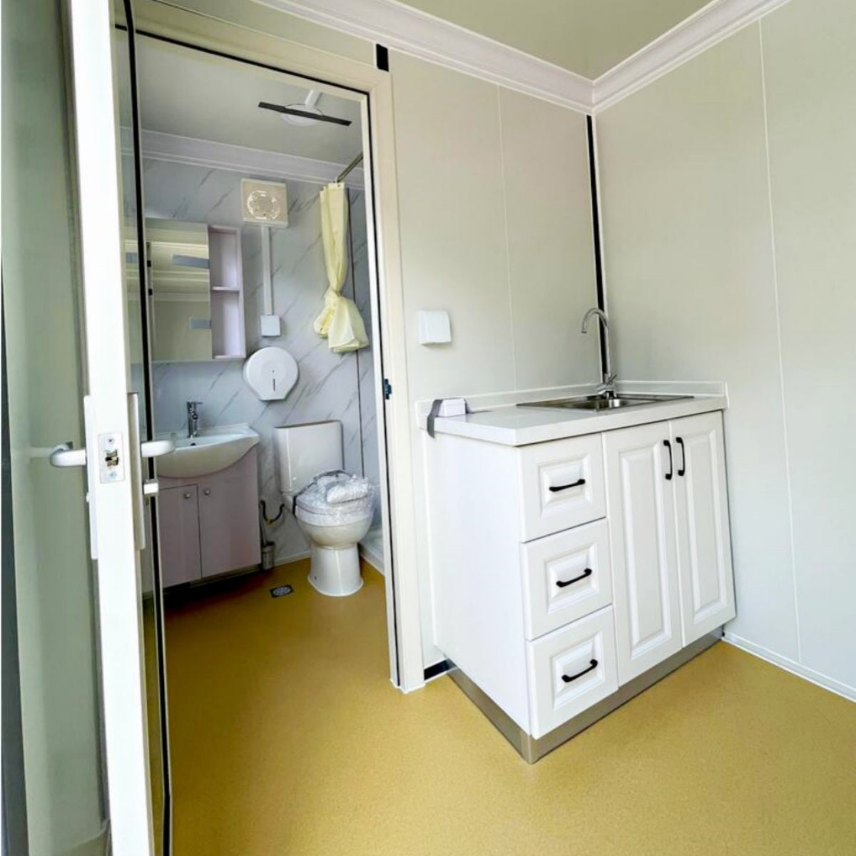 [CLEARANCE] Portable Office 7ft x 20ft with Bathroom
