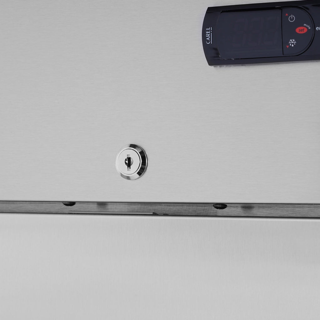 [CLEARANCE] 27"W Single Solid Door Reach-In Refrigerator 19 cu. ft. Commercial Refrigerator