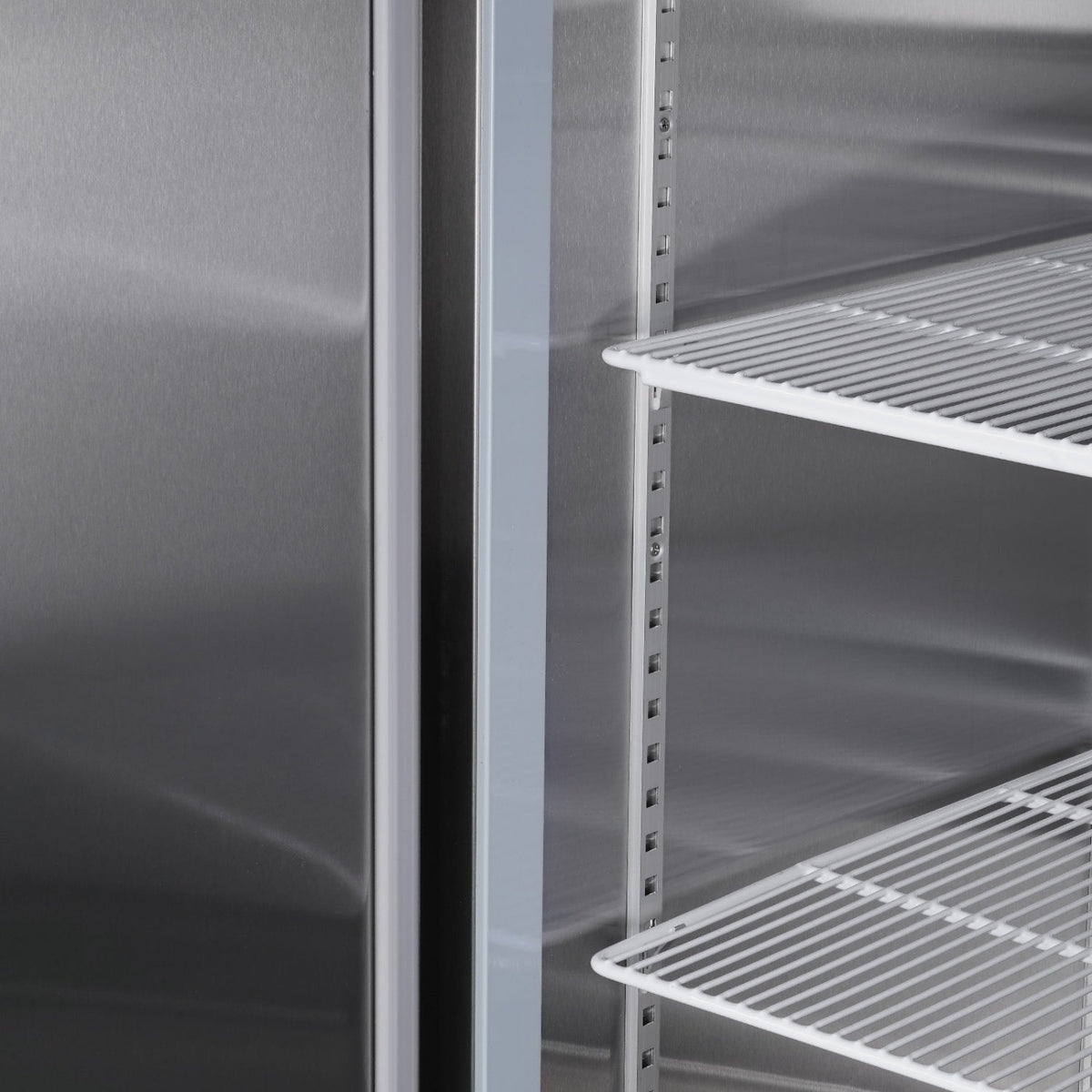 [CLEARANCE] 27"W Single Solid Door Reach-In Refrigerator 19 cu. ft. Commercial Refrigerator